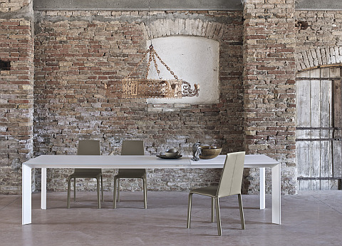 Genio dining table