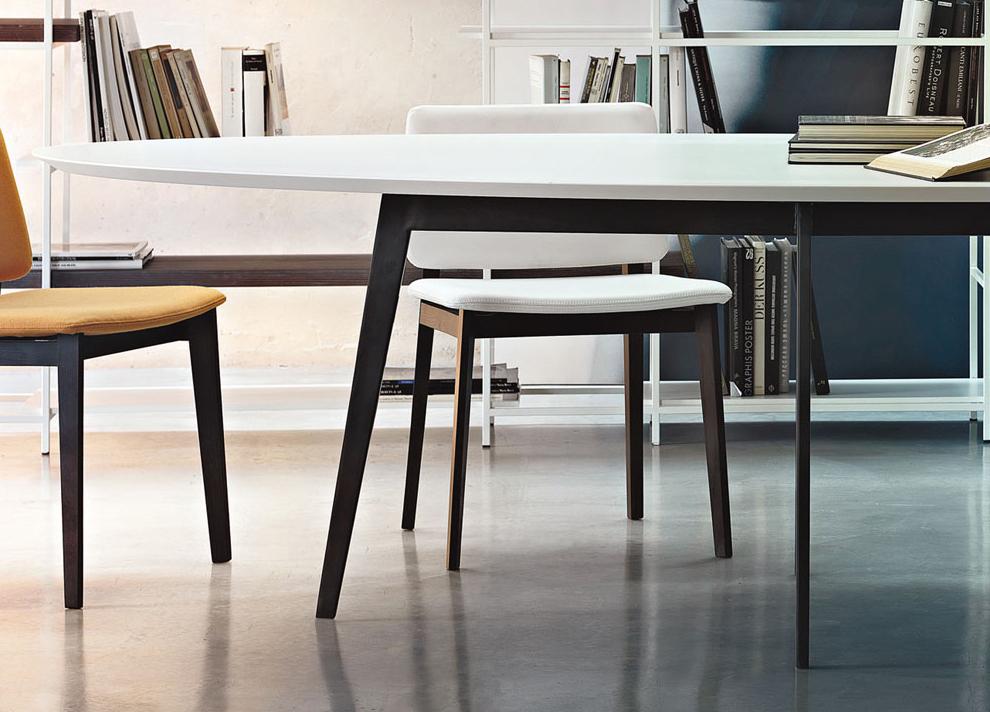 Lema Jump Oval Dining Table - Now Discontinued
