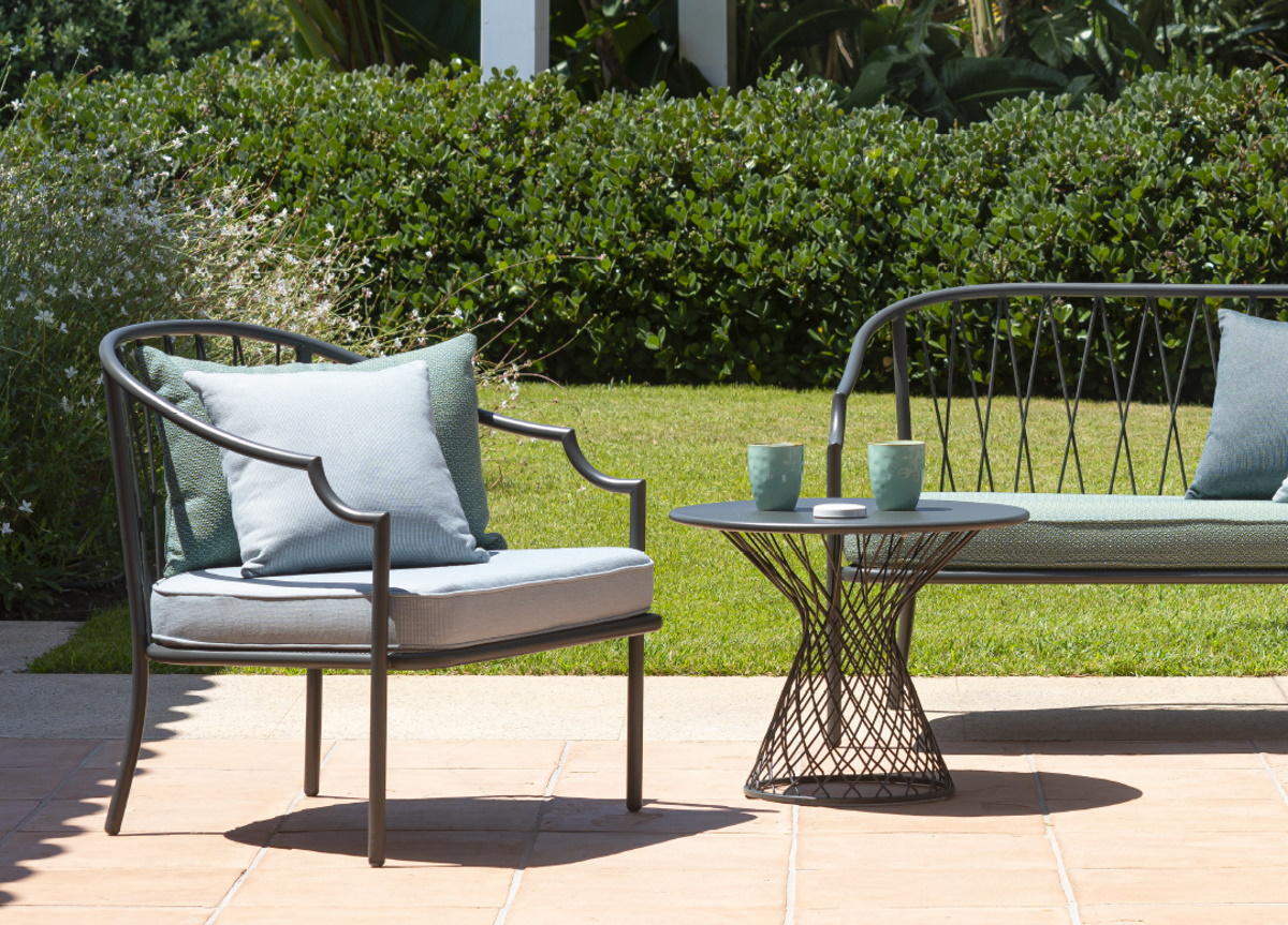 Metal garden clearance lounge chairs