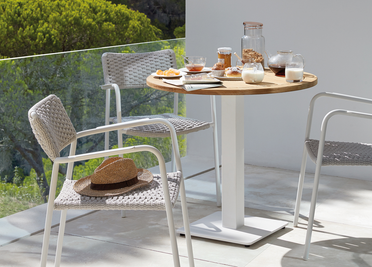 Large outdoor bistro table discount