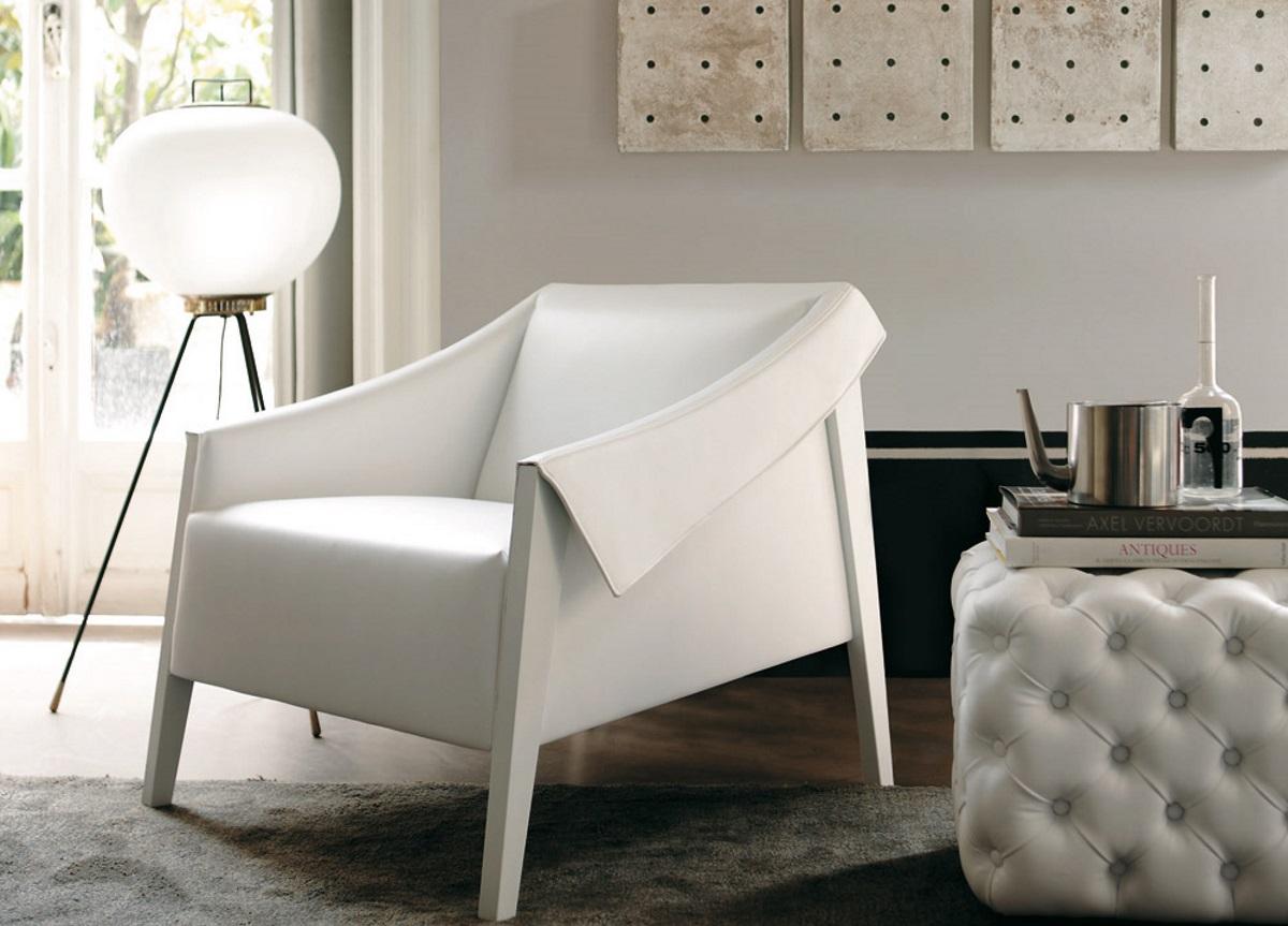 Porada Ara Armchair