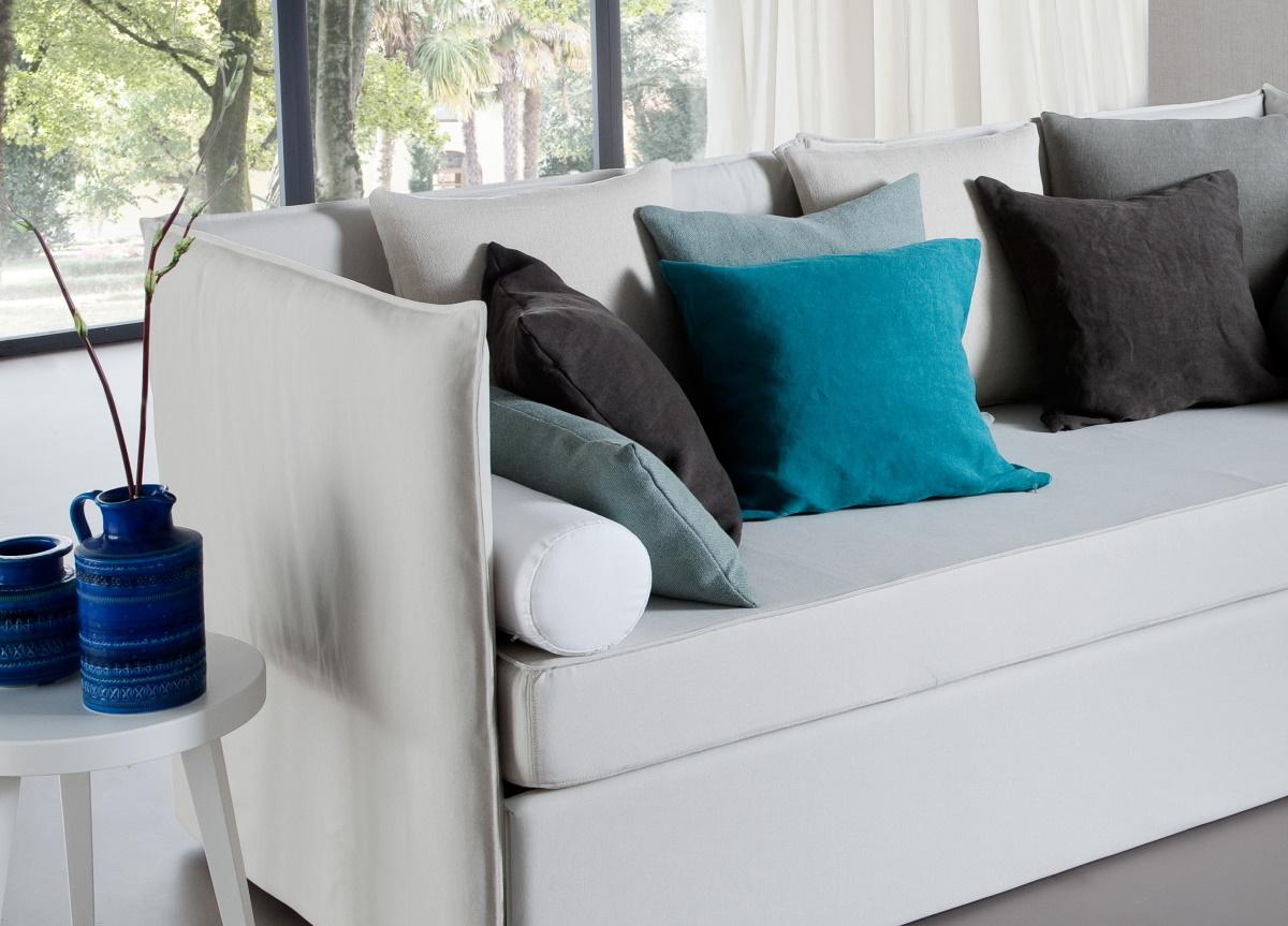 Large pull on sale out couch