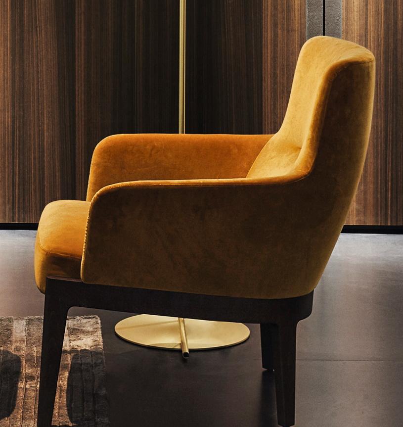 Molteni Chelsea Low Back Armchair