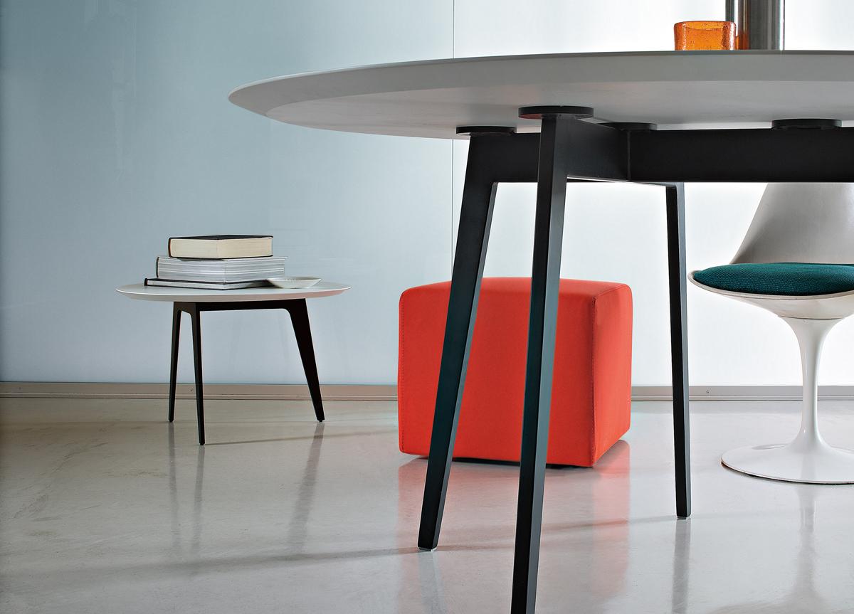 Lema Jump Round Dining Table
