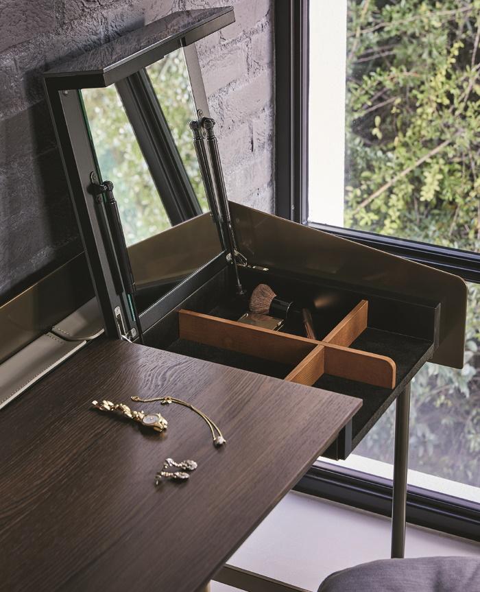 Dressing table with shop lift up lid