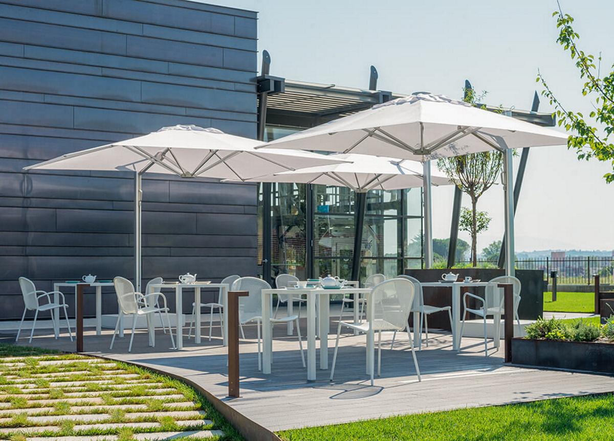 Emu Trevi Cantilever Parasol. New In stock