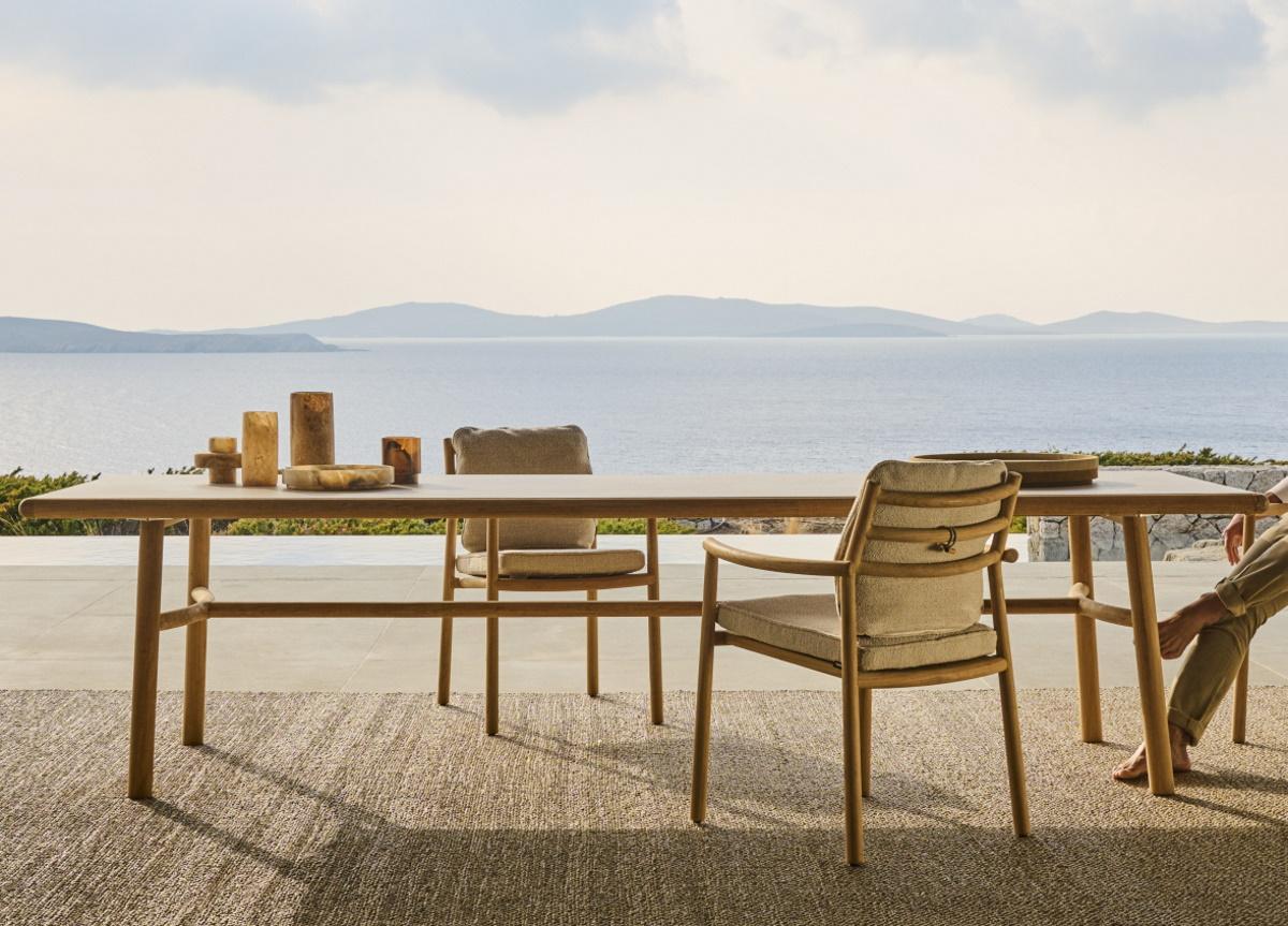 Modern beach outlet dining table