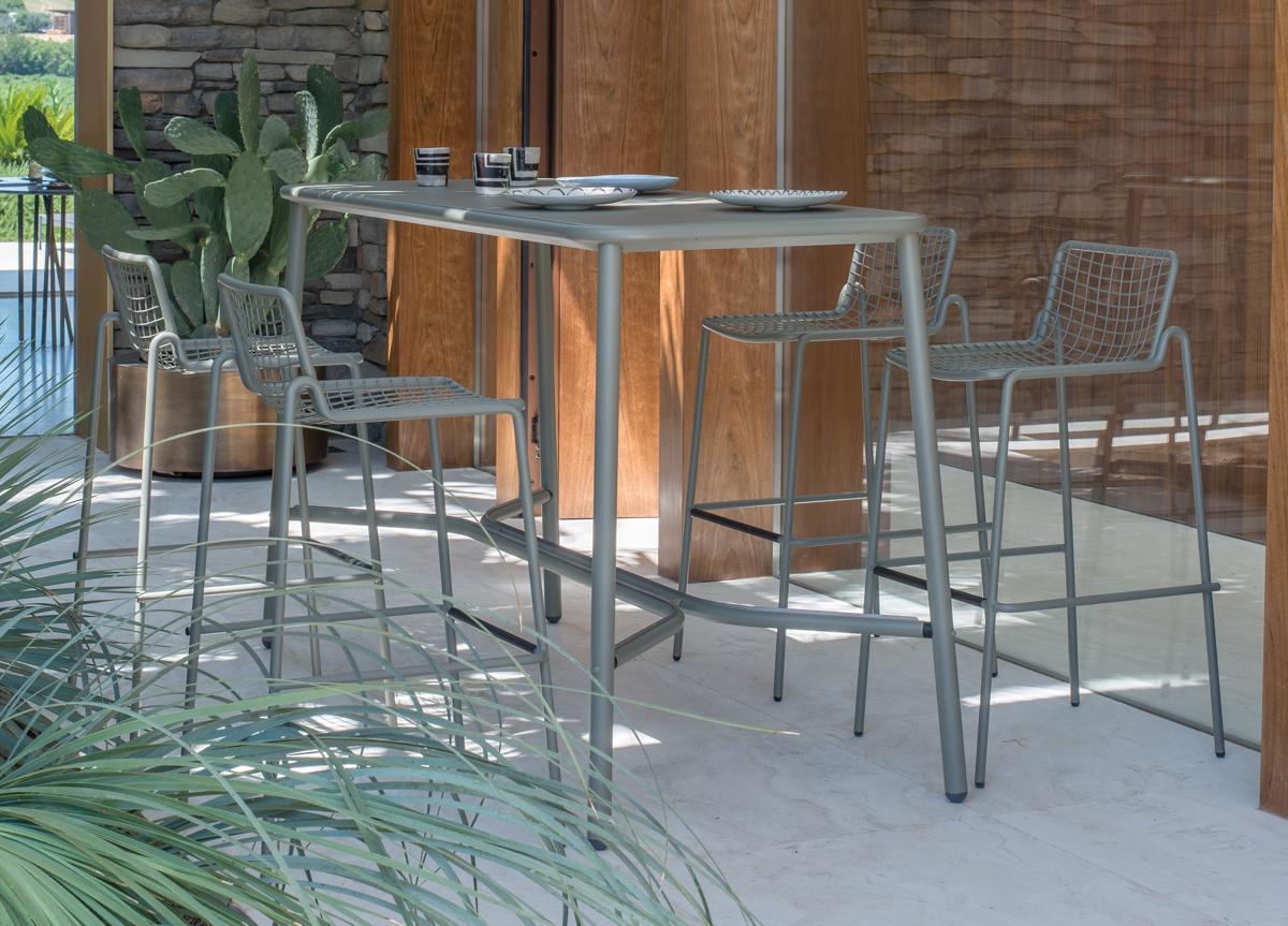 Emu Yard Garden Bar Table