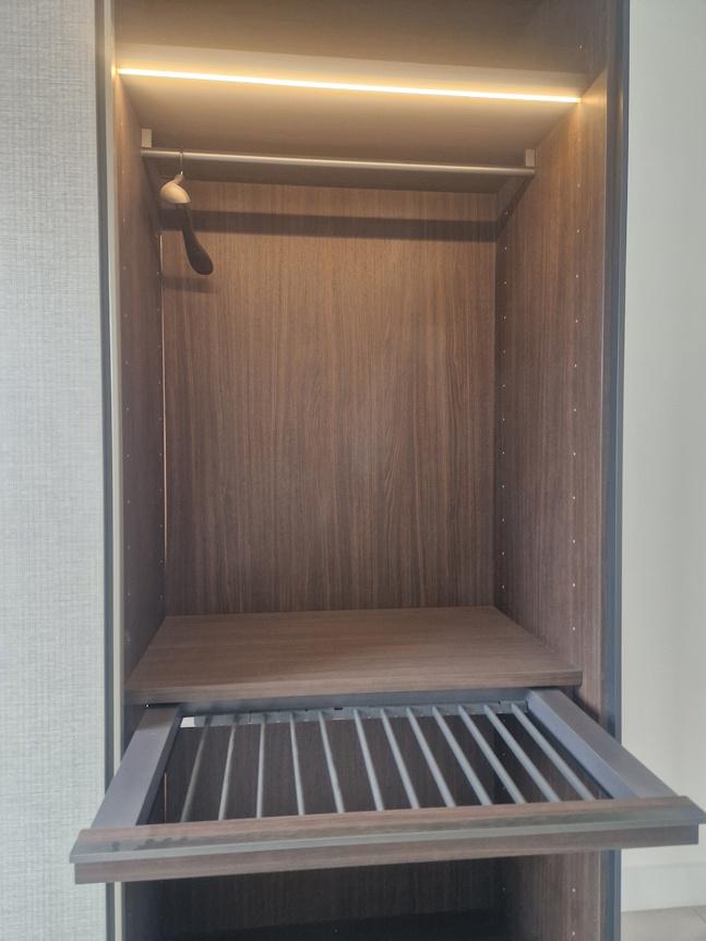 Molteni Gliss Master Quick Sliding Door Wardrobe - In Stock - Immediate Delivery
