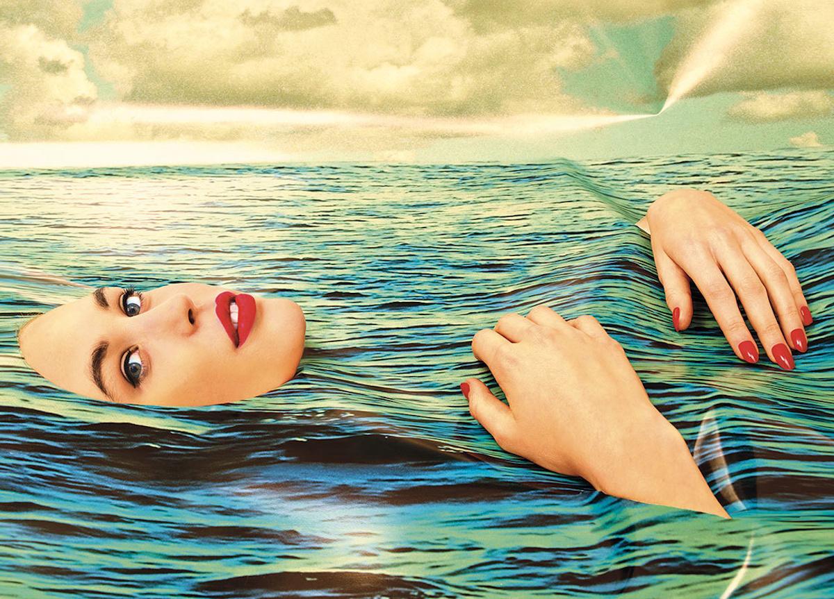 London Art Be Water Wallpaper