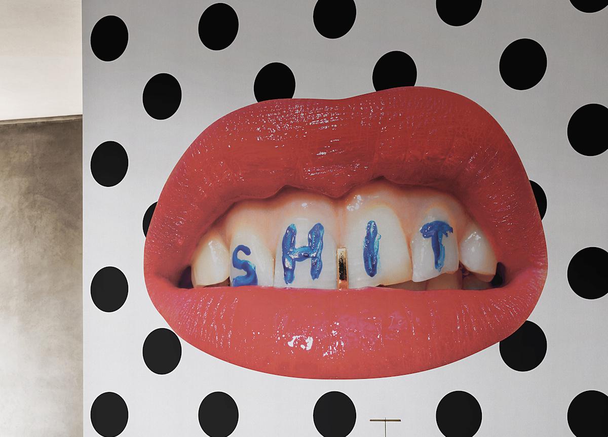 London Art Wash Your Mouth Wallpaper