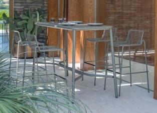 Emu Yard Garden Bar Table